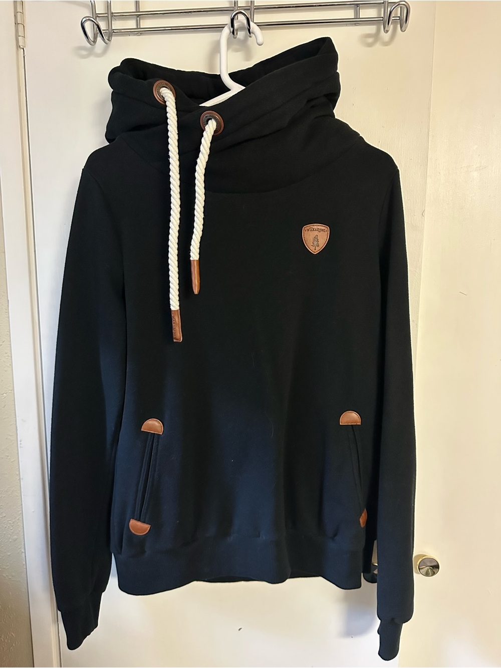 Wanakome Artemis Black Pullover Hoodie